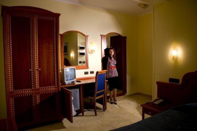 Hotel Duca Di Calabria Serra San Bruno Extérieur photo
